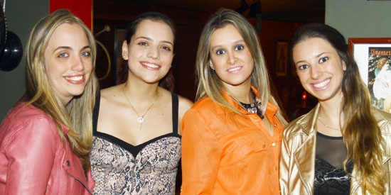 Amigas reunidas no Picanha na Tábua: Isabela Lutfala, Renata Nascimento, Ana Cláudia Peixoto e Ana Carolina Scarano